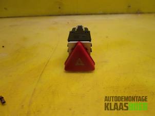 Gebruikte Alarmlicht Schakelaar Volkswagen Golf V (1K1) 1.9 TDI Prijs € 10,00 Margeregeling aangeboden door Autodemontage Klaas Boer