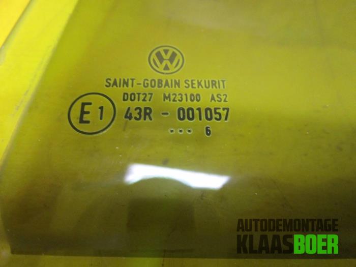 Ruit Extra 4Deurs links-achter van een Volkswagen Golf V (1K1) 1.9 TDI 2007