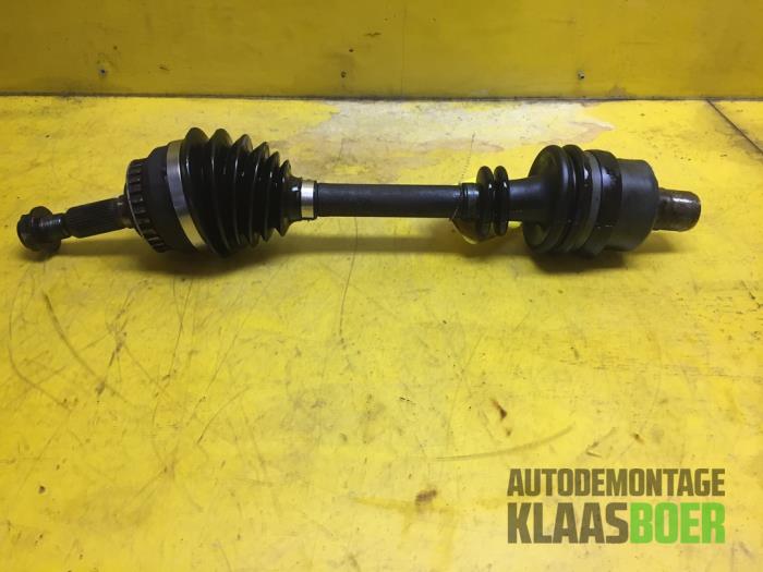 Gebruikte Aandrijfas links-voor Saab 900 II (YS3D) 2.0 SE Turbo 16V Prijs € 70,00 Margeregeling aangeboden door Autodemontage Klaas Boer