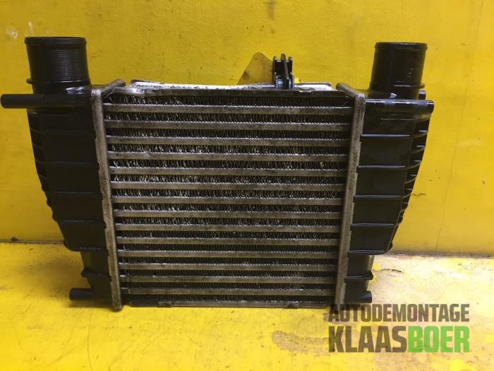 Intercooler van een Renault Clio III (BR/CR) 1.5 dCi 70 2006