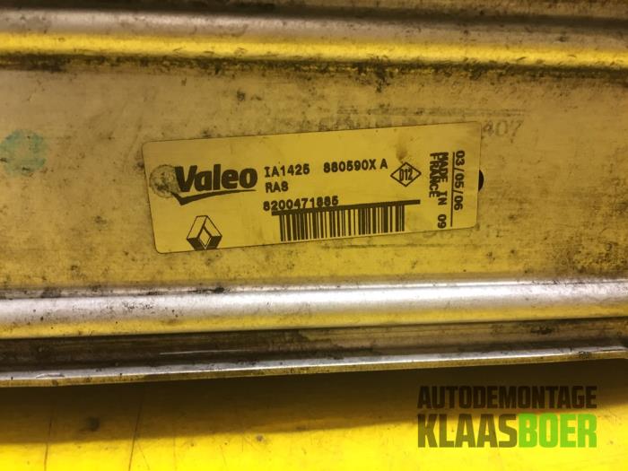Intercooler van een Renault Clio III (BR/CR) 1.5 dCi 70 2006