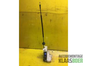 Gebruikte Deurslot Mechaniek 4Deurs links-achter Volkswagen Golf V (1K1) 1.9 TDI Prijs € 35,00 Margeregeling aangeboden door Autodemontage Klaas Boer