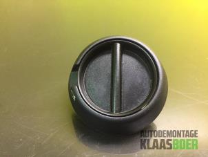 Gebruikte Schakelaar Licht Renault Kangoo Express (FC) 1.5 dCi 65 Prijs € 10,00 Margeregeling aangeboden door Autodemontage Klaas Boer