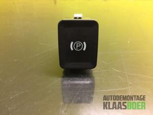 Gebruikte Handrem schakelaar Volkswagen Passat (3C2) 2.0 FSI 16V Prijs € 10,00 Margeregeling aangeboden door Autodemontage Klaas Boer