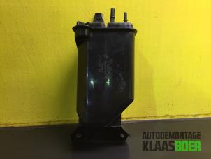 Gebruikte Koolstoffilter Volkswagen Passat (3C2) 2.0 FSI 16V Prijs € 40,00 Margeregeling aangeboden door Autodemontage Klaas Boer