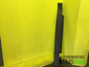 Gebruikte Zijskirt links BMW Mini One/Cooper (R50) 1.6 16V Cooper Prijs € 50,00 Margeregeling aangeboden door Autodemontage Klaas Boer