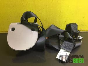 Gebruikte Veiligheidsgordel midden-achter Opel Agila (B) 1.2 16V Prijs € 30,00 Margeregeling aangeboden door Autodemontage Klaas Boer