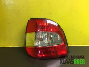 Gebruikte Achterlicht links Renault Scénic I (JA) 1.6 16V Prijs € 35,00 Margeregeling aangeboden door Autodemontage Klaas Boer