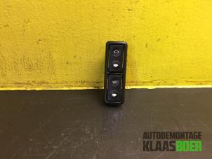 Gebruikte Schakelaar Elektrisch Raam BMW 3 serie (E36/2C) 318i Prijs € 15,00 Margeregeling aangeboden door Autodemontage Klaas Boer