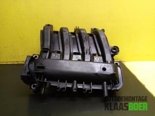 Gebruikte Inlaatspruitstuk Dacia Sandero I (BS) 1.2 16V Prijs € 25,00 Margeregeling aangeboden door Autodemontage Klaas Boer