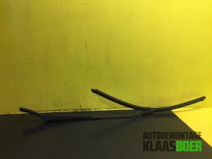 Gebruikte Ruitenwisserarm voor Volkswagen Caddy III (2KA,2KH,2CA,2CH) 2.0 SDI Prijs € 15,00 Margeregeling aangeboden door Autodemontage Klaas Boer