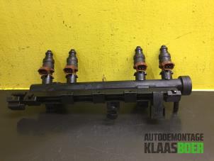 Gebruikte Injector brug Skoda Fabia (6Y2) 1.4i Prijs € 35,00 Margeregeling aangeboden door Autodemontage Klaas Boer