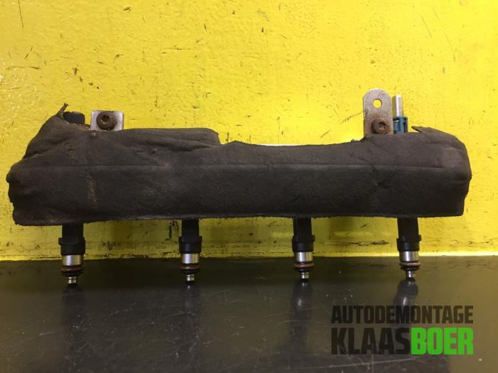 Gebruikte Verstuiver brug Opel Corsa D 1.2 16V Prijs € 18,00 Margeregeling aangeboden door Autodemontage Klaas Boer
