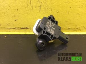 Gebruikte Airbag Sensor Volkswagen Up! (121) 1.0 12V 75 Prijs € 15,00 Margeregeling aangeboden door Autodemontage Klaas Boer