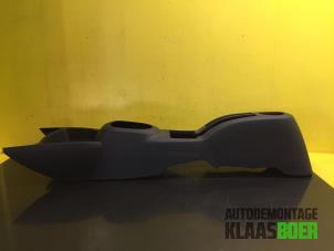 Gebruikte Middenconsoles Toyota Yaris II (P9) 1.0 12V VVT-i Prijs € 30,00 Margeregeling aangeboden door Autodemontage Klaas Boer