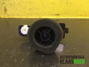 Gebruikte Tweeter Toyota Yaris II (P9) 1.0 12V VVT-i Prijs € 20,00 Margeregeling aangeboden door Autodemontage Klaas Boer