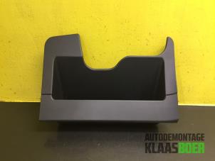 Gebruikte Opbergvak Toyota Yaris II (P9) 1.0 12V VVT-i Prijs € 15,00 Margeregeling aangeboden door Autodemontage Klaas Boer