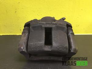 Gebruikte Remklauw (Tang) links-voor Dacia Sandero I (BS) 1.2 16V Prijs € 25,00 Margeregeling aangeboden door Autodemontage Klaas Boer