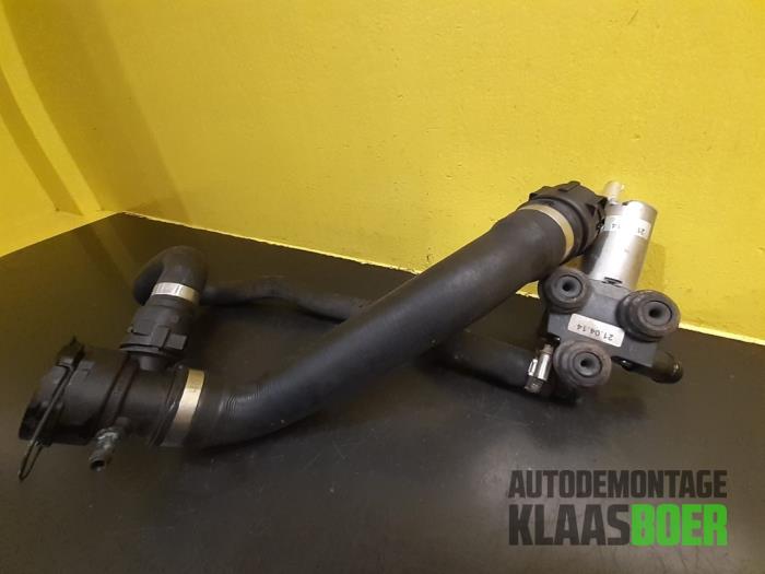 Gebruikte Waterpomp BMW 1 serie (E87/87N) 118d 16V Prijs € 55,00 Margeregeling aangeboden door Autodemontage Klaas Boer