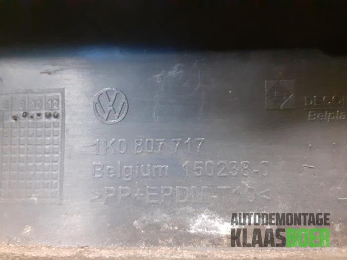 Bumperlijst links-voor van een Volkswagen Golf V (1K1)  2008