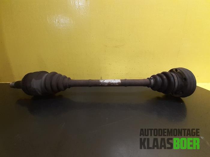 Gebruikte Steekas rechts-achter BMW 1 serie (E87/87N) 118d 16V Prijs € 30,00 Margeregeling aangeboden door Autodemontage Klaas Boer