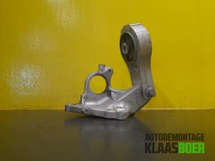 Gebruikte Versnellingsbak Steun Peugeot 508 (8D) 2.0 Hybrid4 16V Prijs € 50,00 Margeregeling aangeboden door Autodemontage Klaas Boer