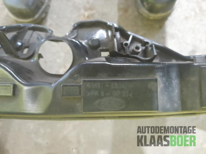 Frontpaneel van een Ford Focus 2 Wagon 1.6 16V 2005