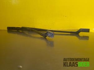 Gebruikte Ruitenwisserarm voor Opel Astra J Sports Tourer (PD8/PE8/PF8) 1.4 16V ecoFLEX Prijs € 20,00 Margeregeling aangeboden door Autodemontage Klaas Boer