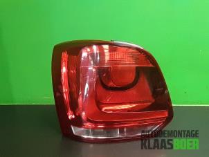 Gebruikte Achterlicht links Volkswagen Polo V (6R) 1.2 TDI 12V BlueMotion Prijs € 30,00 Margeregeling aangeboden door Autodemontage Klaas Boer