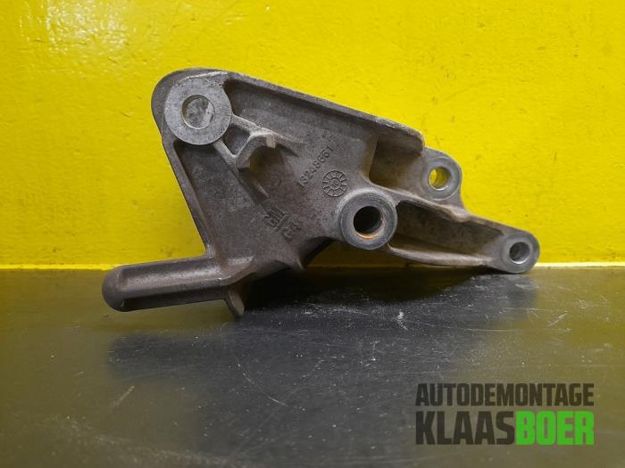 Gebruikte Motorrubber Opel Astra J Sports Tourer (PD8/PE8/PF8) 1.4 16V ecoFLEX Prijs € 25,00 Margeregeling aangeboden door Autodemontage Klaas Boer