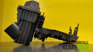 Gebruikte Luchtfilterhuis Peugeot 508 (8D) 2.0 Hybrid4 16V Prijs € 40,00 Margeregeling aangeboden door Autodemontage Klaas Boer