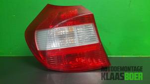 Gebruikte Achterlicht links BMW 1 serie (E87/87N) 116i 1.6 16V Prijs € 35,00 Margeregeling aangeboden door Autodemontage Klaas Boer