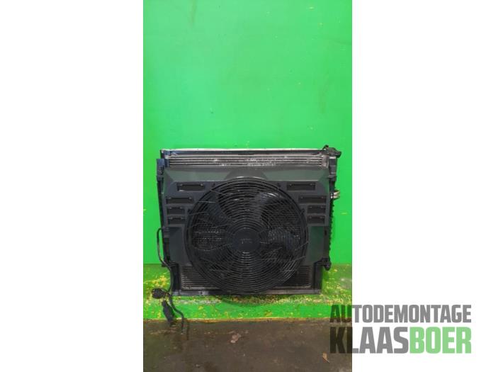 Gebruikte Radiateur Landrover Range Rover III (LM) 4.4 V8 32V Prijs € 175,00 Margeregeling aangeboden door Autodemontage Klaas Boer