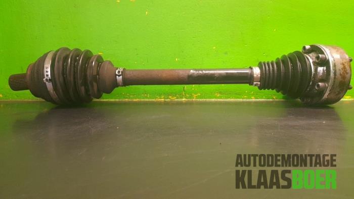 Gebruikte Aandrijfas links-voor Volkswagen Scirocco (137/13AD) 1.4 TSI 160 16V Prijs € 45,00 Margeregeling aangeboden door Autodemontage Klaas Boer