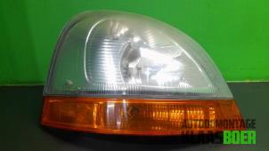 Gebruikte Rechter Koplamp Renault Master II (ED/HD/UD) 2.5 dCi 16V 115 Prijs € 40,00 Margeregeling aangeboden door Autodemontage Klaas Boer