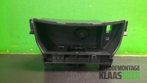 Gebruikte 12 Volt aansluiting Peugeot 308 SW (L4/L9/LC/LJ/LR) 1.6 BlueHDi 120 Prijs € 25,00 Margeregeling aangeboden door Autodemontage Klaas Boer