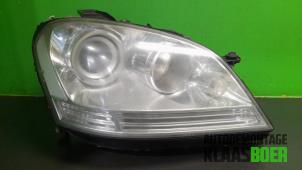 Gebruikte Rechter Koplamp Mercedes ML II (164/4JG) 3.0 ML-280 CDI 4-Matic V6 24V Prijs € 225,00 Margeregeling aangeboden door Autodemontage Klaas Boer