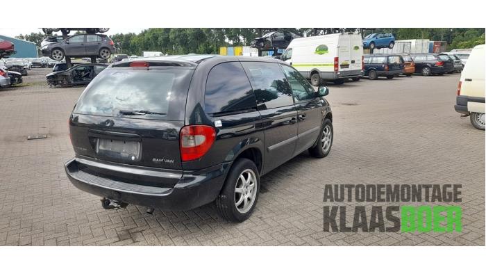 Scherm links-voor van een Chrysler Voyager/Grand Voyager (RG/RS) 2.5 CRD 16V 2007