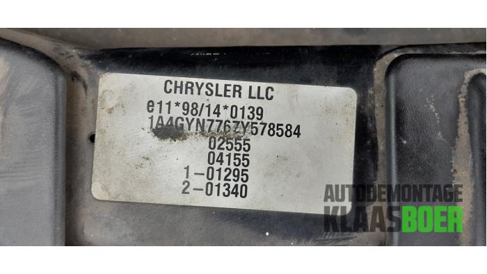 Scherm links-voor van een Chrysler Voyager/Grand Voyager (RG/RS) 2.5 CRD 16V 2007