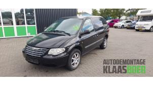 Gebruikte Spatbord links-voor Chrysler Voyager/Grand Voyager (RG/RS) 2.5 CRD 16V Prijs € 75,00 Margeregeling aangeboden door Autodemontage Klaas Boer