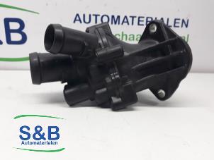 Gebruikte Thermostaathuis Volkswagen Transporter/Caravelle T5 2.0 TDI DRF Prijs € 40,00 Margeregeling aangeboden door Schaap & Bron