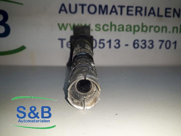 Bobine van een Volkswagen Polo IV (9N1/2/3) 1.2 2002