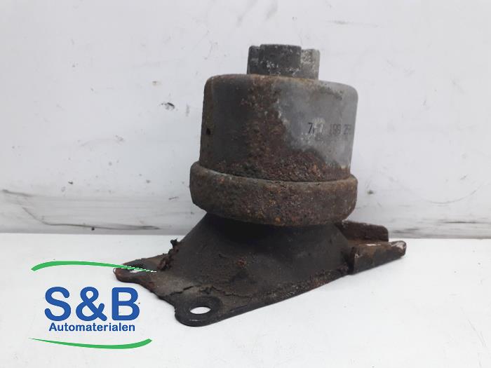 Gebruikte Motorsteun Volkswagen Transporter T5 2.5 TDi 4Motion Prijs € 40,00 Margeregeling aangeboden door Schaap & Bron