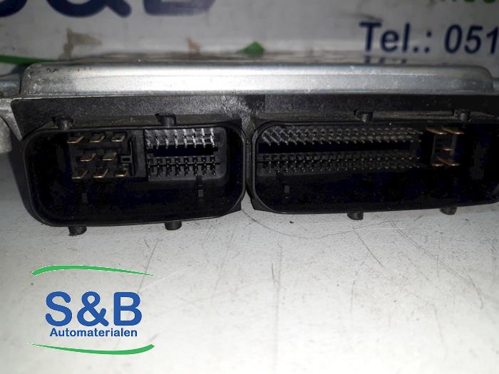 Inspuitcomputer van een Volkswagen Polo IV (9N1/2/3) 1.9 SDI 2002