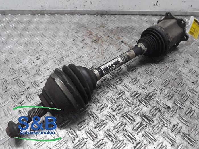 Gebruikte Steekas links-voor Volkswagen Passat Variant (3C5) 2.0 TDI 16V 170 Prijs € 150,00 Margeregeling aangeboden door Schaap & Bron