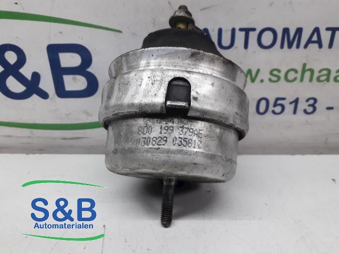 Gebruikte Motorrubber Volkswagen Passat (3B3) 2.0 20V Prijs € 30,00 Margeregeling aangeboden door Schaap & Bron