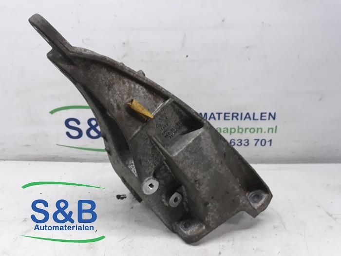 Gebruikte Motorsteun Volkswagen Transporter T5 2.0 TDI DRF Prijs € 35,00 Margeregeling aangeboden door Schaap & Bron