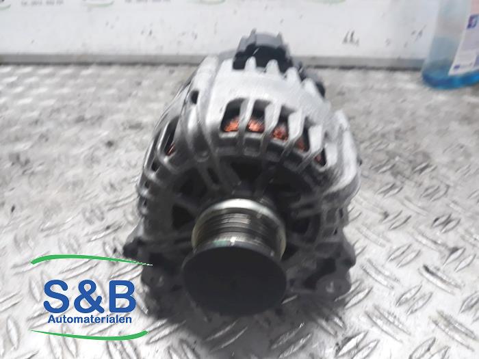 Dynamo van een Audi A5 (F53/F5P) 2.0 TDI 16V 2018