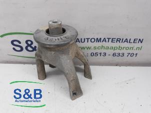 Gebruikte Motorsteun Volkswagen Transporter T5 1.9 TDi Prijs € 30,00 Margeregeling aangeboden door Schaap & Bron