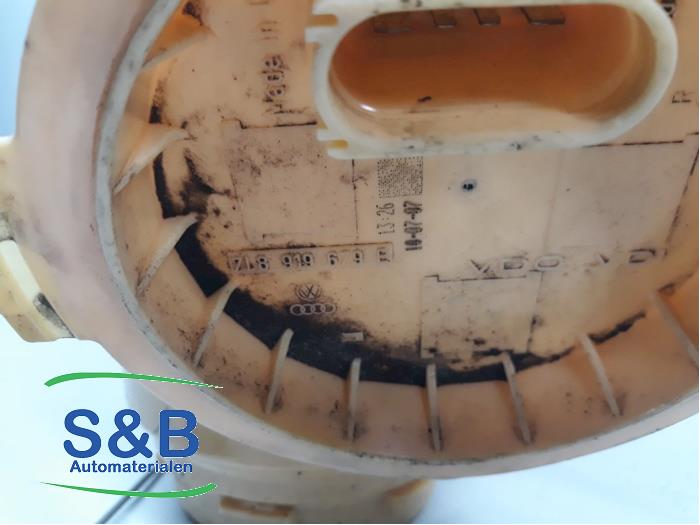 Brandstofpomp module van een Volkswagen Touareg (7LA/7L6) 2.5 TDI R5 2007